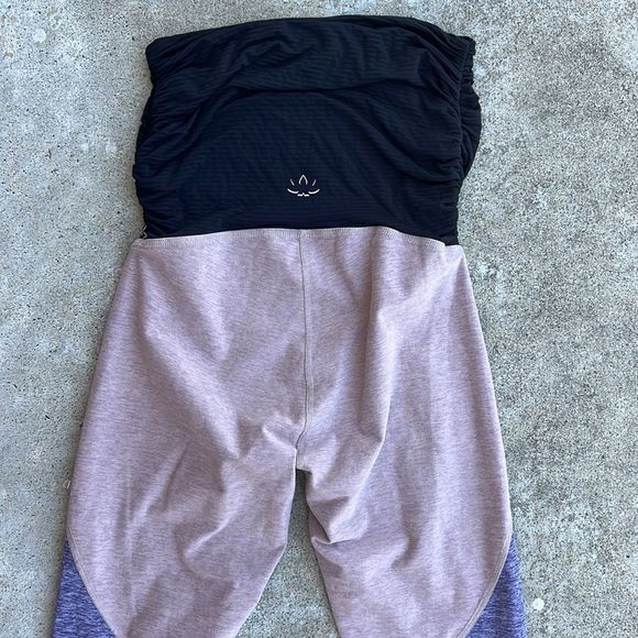 Beyond the Bump Beyond Yoga Maternity Leggings M - Picture 5 of 5